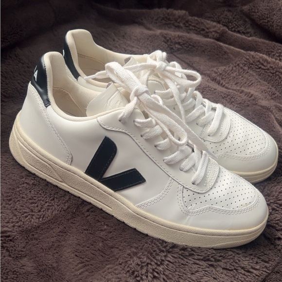 Veja Women's White and Black Sneakers - Picture 7 of 9